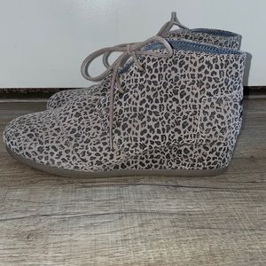 Tom’s Leopard Print Low Wedges
